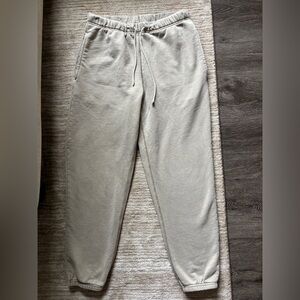 Elwood Sweatpants
Taupe
Medium